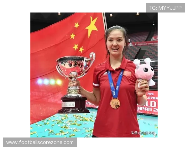 中国女排奋力拼搏夺冠，青年才俊崭露锋芒震撼全场